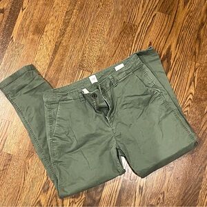 GAP women’s size 10 green khaki pants